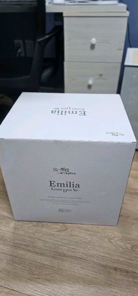 이스트림 리제로 Crystal Dress 에밀리아 피규어 팝니다(정품) 이미지