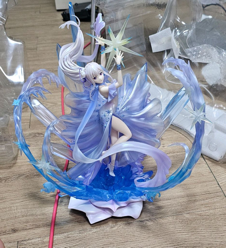 이스트림 리제로 Crystal Dress 에밀리아 피규어 팝니다(정품) 이미지