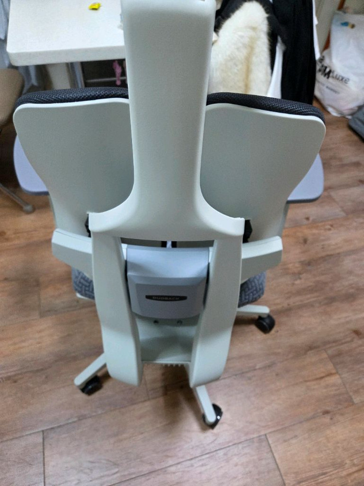 듀오백 Dx2 cw 게이밍 의자 판매합니다.--3