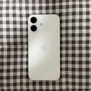 아이폰16 화이트 128GB 팝니다.