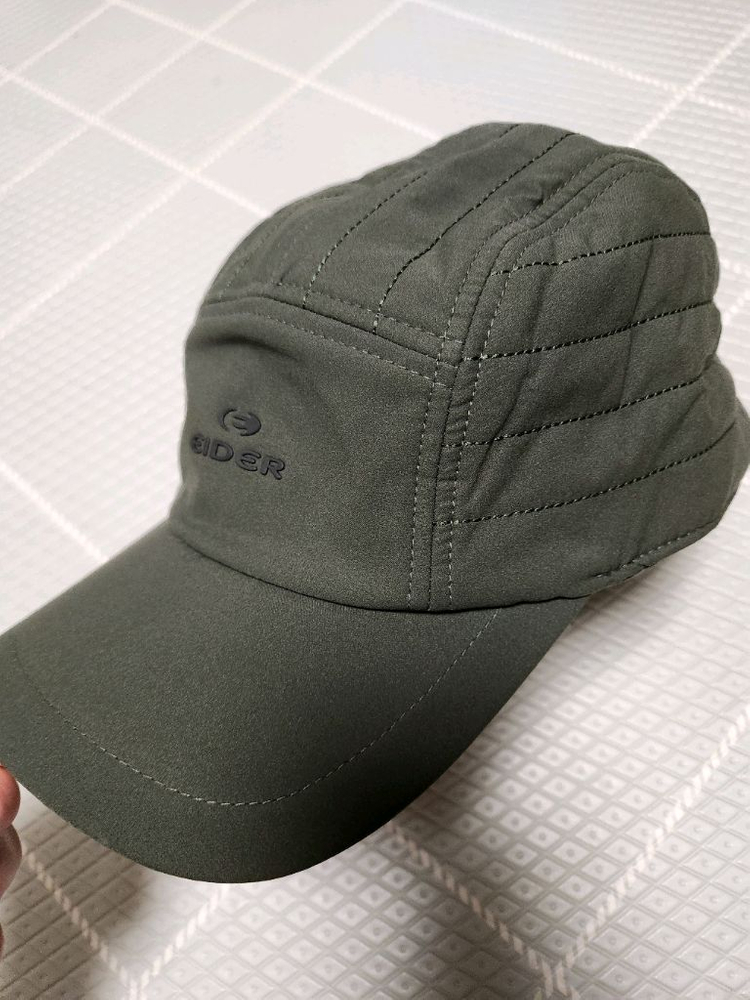 새상품급)패딩 퀼팅 5패널 캡 (Khaki)한번 쓰고 세탁해서 보관중이에요여러 중고사이트에도 같이 판매하고 있어서--5