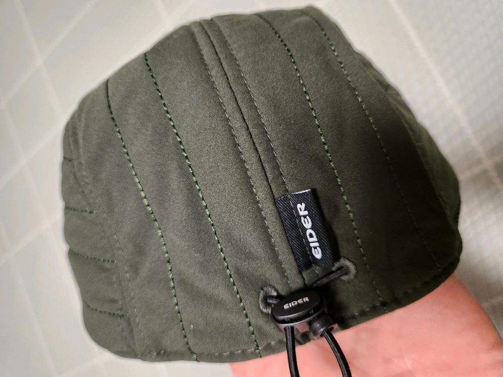 새상품급)패딩 퀼팅 5패널 캡 (Khaki)한번 쓰고 세탁해서 보관중이에요여러 중고사이트에도 같이 판매하고 있어서--6