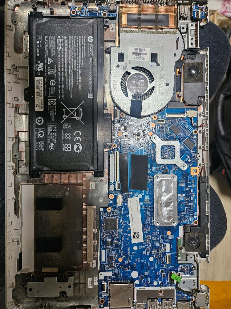 HP Pavilion x360 15-br095ms하판 외--2