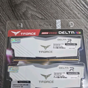 팀그룹 DDR4 32GB(16GBx2) 3200 게이밍 메모리 미개봉 팝니다.