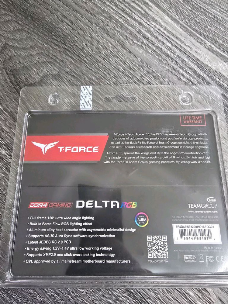 팀그룹 DDR4 32GB(16GBx2) 3200 게이밍 메모리 미개봉 팝니다.--1