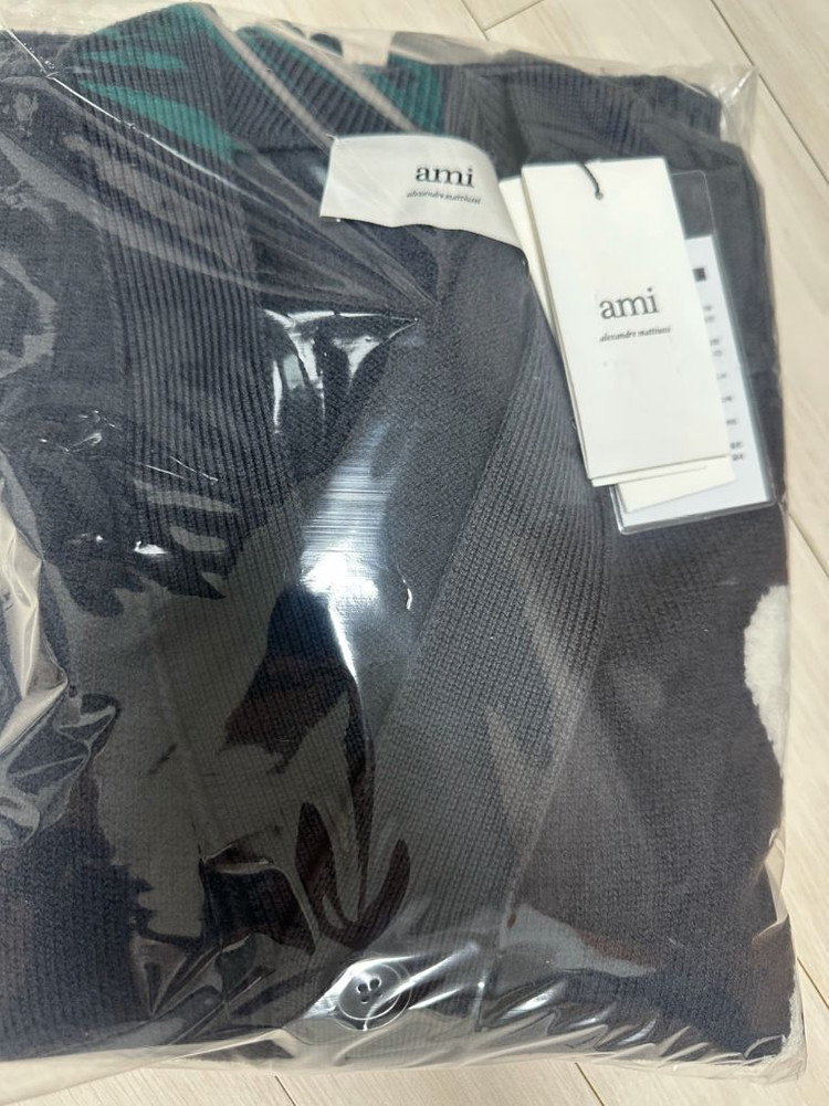 아미 가디건 + 스트라이프 티셔츠--1