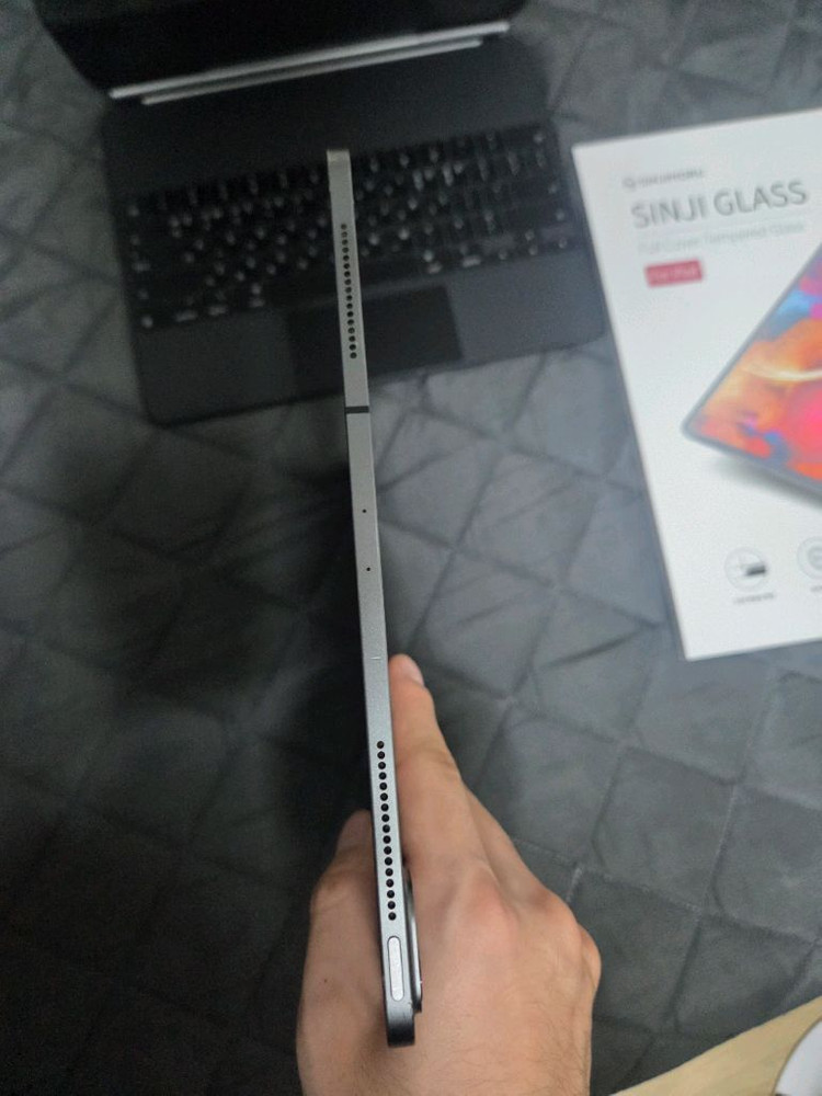 아이패드프로4세대 12.9 256gb 셀룰러 + 매직키보드--2