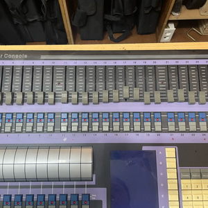 펄타이거 조명콘솔 판매합니다.