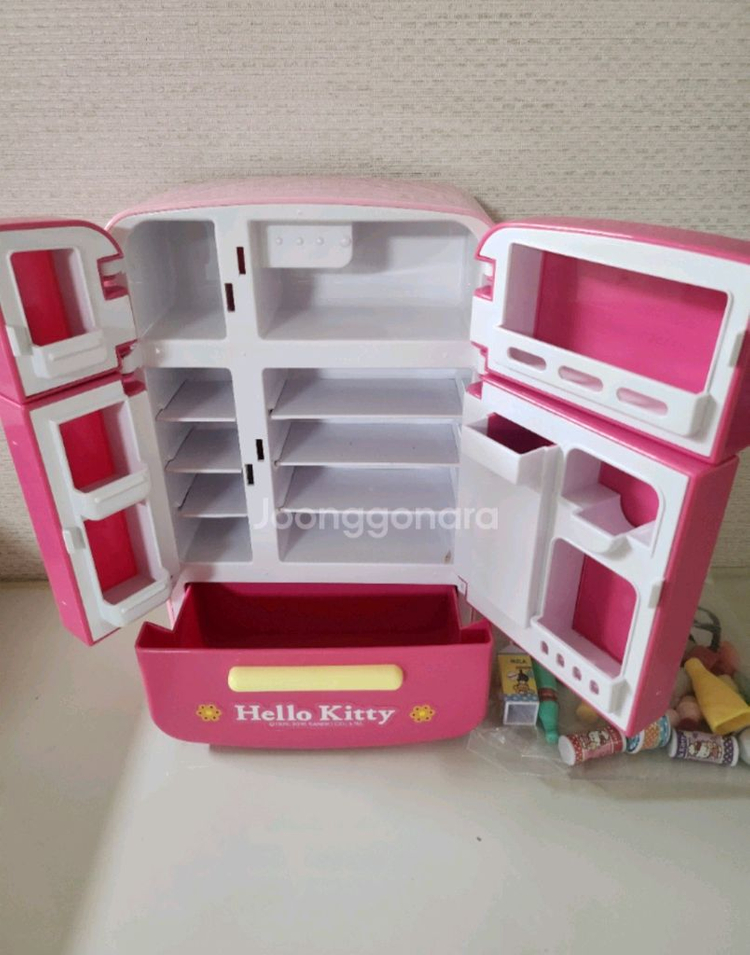 헬로키티 냉장고 보관함 소품 포함--1