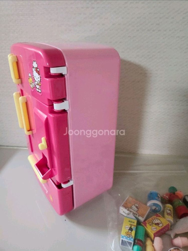 헬로키티 냉장고 보관함 소품 포함--2