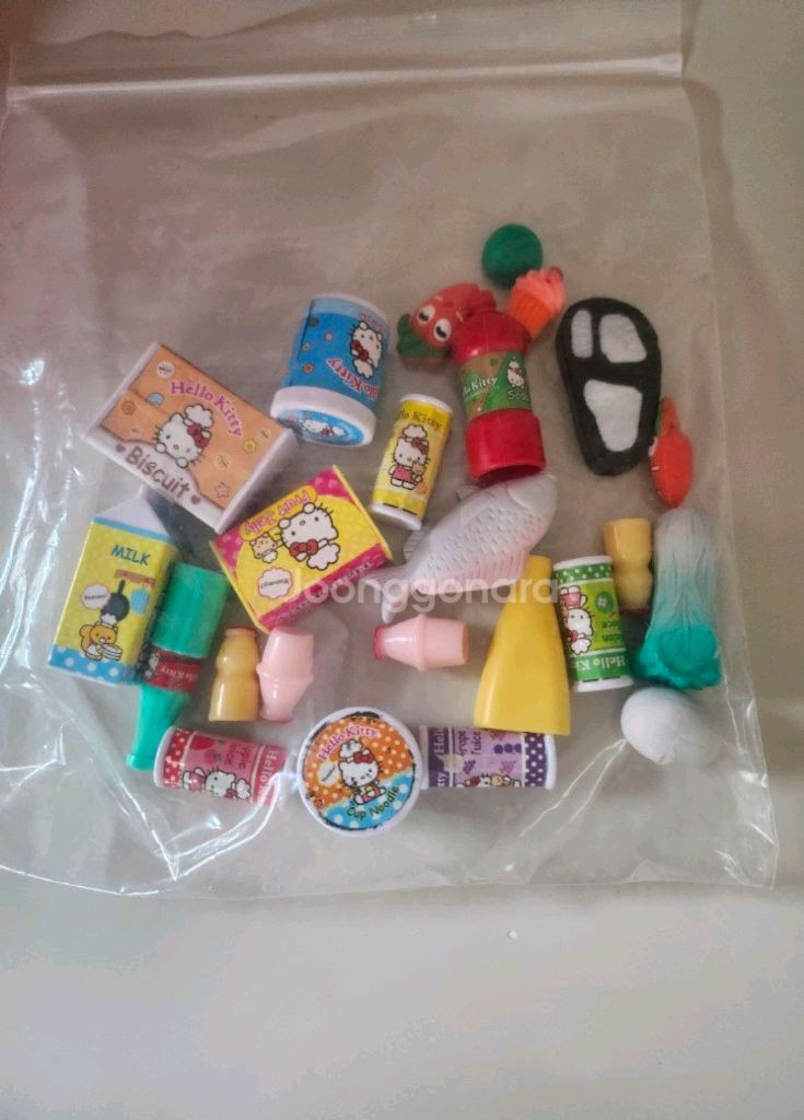 헬로키티 냉장고 보관함 소품 포함--3