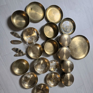 전통 유기그릇 세트 이미지