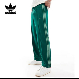 아디다스 트레이닝 팬츠 Originals 라인의 핀턱 팬츠 Cgreen
