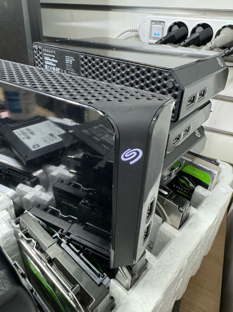 씨게이트 외장하드 8테라 미개봉 미사용 예전 제품 박스풀셋--4