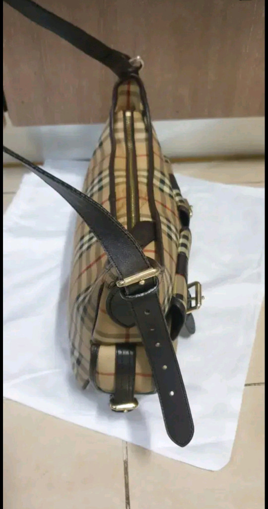 버버리 포켓 메신저백 남녀공용--1