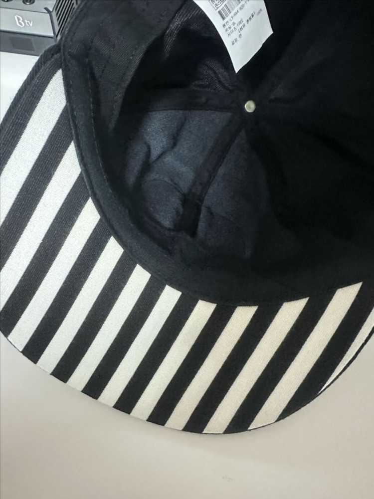 럭키슈에트 폼폼 스냅백--4