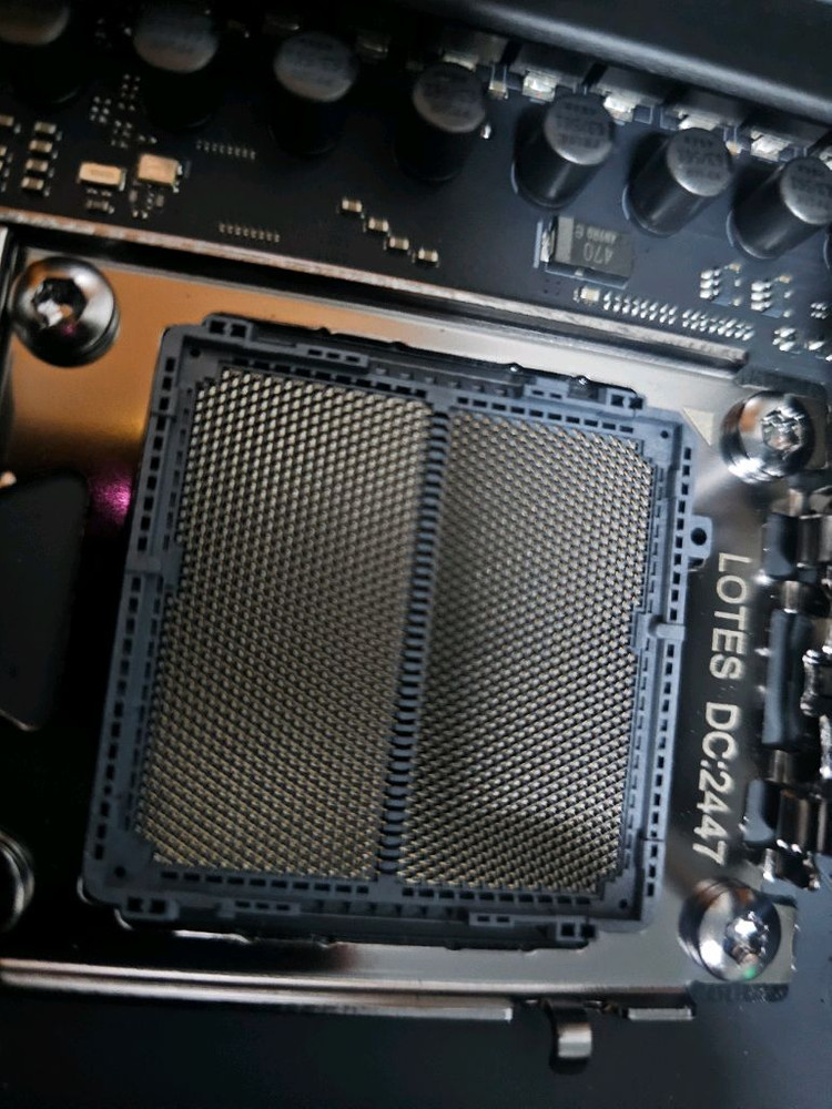 ASUS ROG CROSSHAIR X870E HERO 메인보드입니다--2