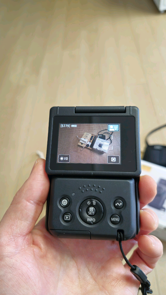 캐논 파워샷 V10 카메라+핸드그립 보조배터리 풀박스--2