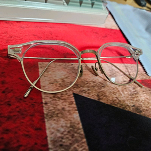 젠틀몬스터 알리오 X C1 티타늄 안경 팝니다. 이미지