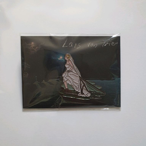 라스 폰 트리에 멜랑콜리아 웨딩드레스 배지 이미지