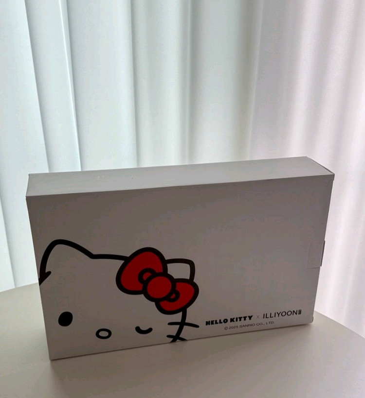 일리윤 헬로키티 콜라보 폴딩박스 새상품--1