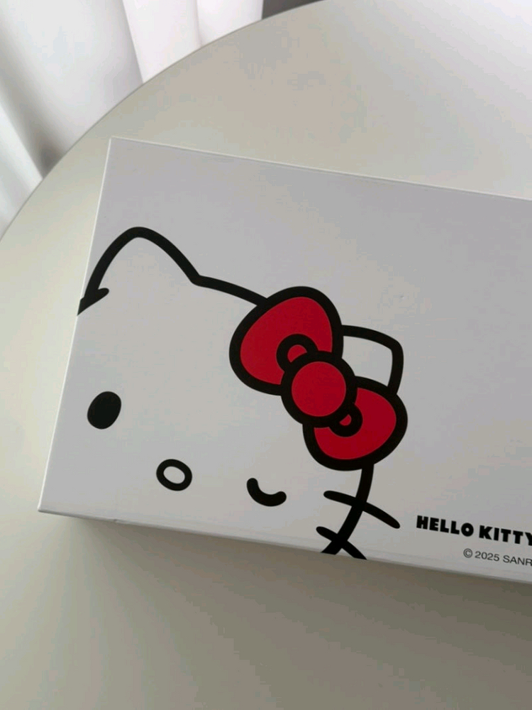 일리윤 헬로키티 콜라보 폴딩박스 새상품--2