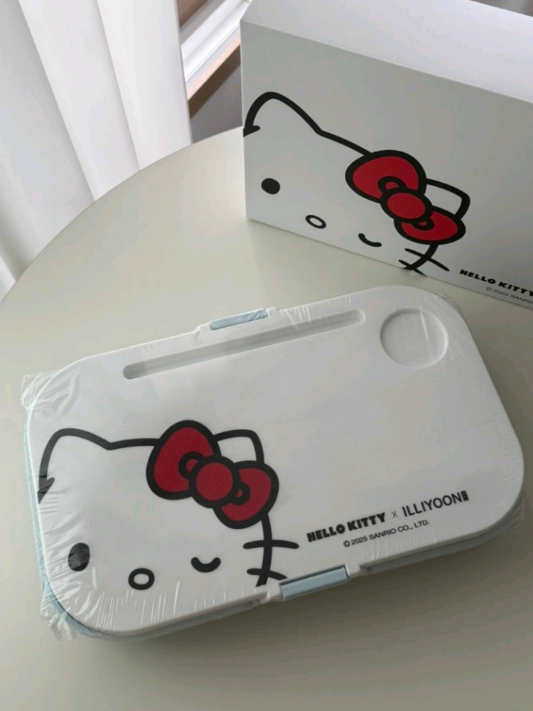 일리윤 헬로키티 콜라보 폴딩박스 새상품--3