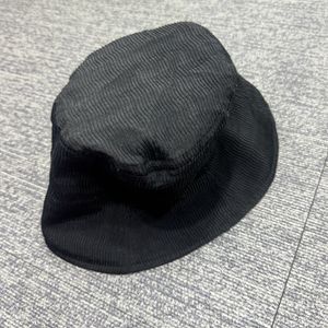 CHUBBY PUCKS 블랙 버킷햇 58cm