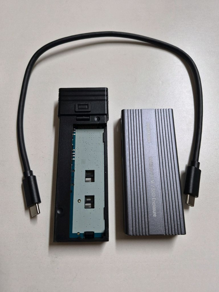 유니콘 M.2 NVMe SSD 멀티 외장 케이스 SM-900D--3