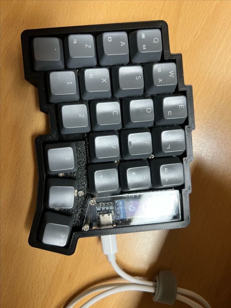 키볼 39 스플릿 키보드 (무소음키, 핫스왑 소켓, 고양이 led)--1