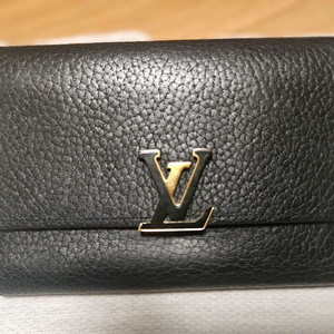 루이비통 카퓌신 반지갑(블랙-로즈누아 투톤)