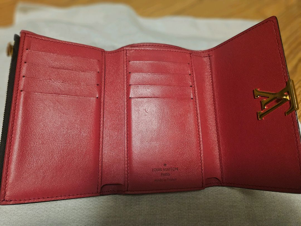 루이비통 카퓌신 반지갑(블랙-로즈누아 투톤)--2