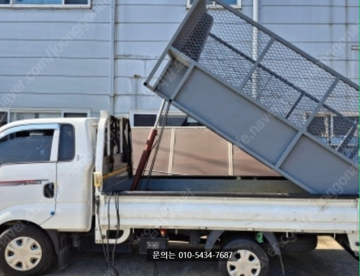 들수 있는무게는 약 3톤이구요. 파워팩 위치는 운전석쪽입니다. 적재함싣고 밧데리 집게로 연결하시고 유선 리모컨 이미지