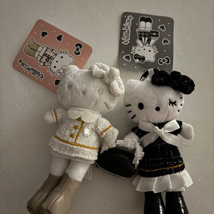 [새상품]헬로키티 롱다리 키티 트위드 키링 인형 블랙+화이트