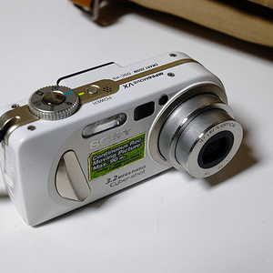 소니 SONY 사이버샷 DSC-P8 빈티지 디카 팝니다