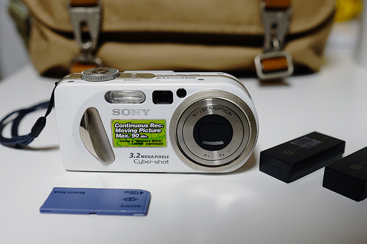 소니 SONY 사이버샷 DSC-P8 빈티지 디카 팝니다--1