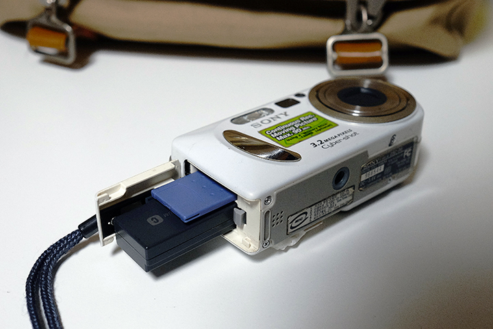 소니 SONY 사이버샷 DSC-P8 빈티지 디카 팝니다--7