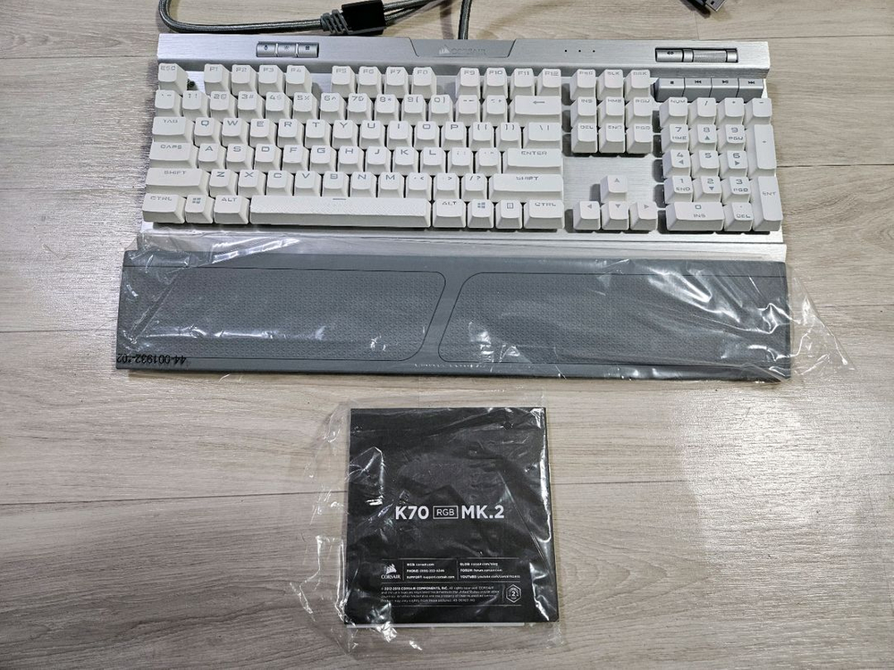 커세어 K70 Mk.2 SE 화이트 은축 게이밍키보드--1