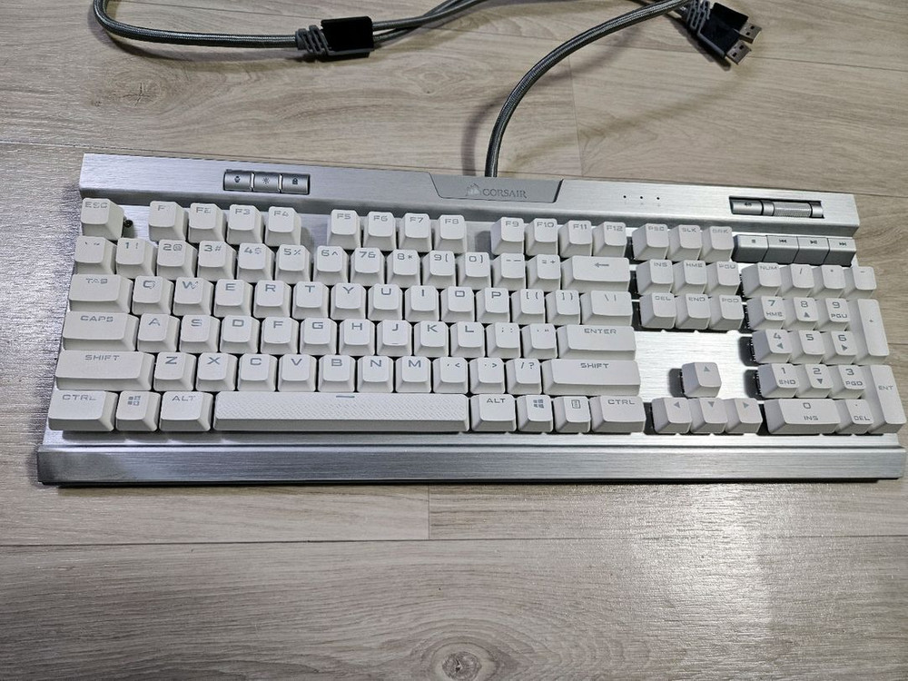 커세어 K70 Mk.2 SE 화이트 은축 게이밍키보드--2