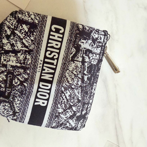 크리스찬 디올 시그니처 미니 파우치