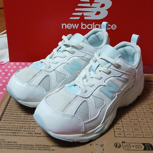 뉴발란스키즈878 200운동화 거의 새거 25년제품