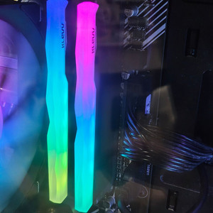 ESSENCORE KLEVV DDR4-3200 CL16 CRAS X RGB 패키지(8GBx2) 이미지