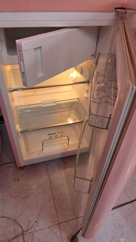 위니아 미니 냉장고 핑크 이미지