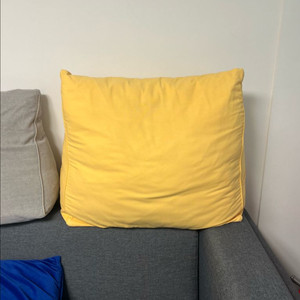 노란색 등받이쿠션