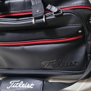 타이틀리스트 골프 보스턴백입니다블랙 색상이고, 모델명은 TA7BBM5K입니다재질은 폴리에스터입니다- 가벼운 무게로