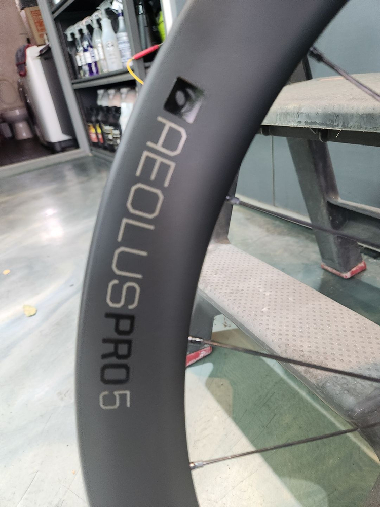 트렉 본트레거 에올루스 프로5 카본 휠셋(마돈완차 에서 탈거한 새거입니다..) 이미지