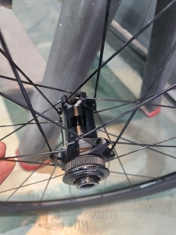 트렉 본트레거 에올루스 프로5 카본 휠셋(마돈완차 에서 탈거한 새거입니다..) 이미지