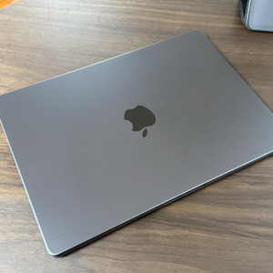 맥북 프로 M3 Pro 14(18GB / 512GB)