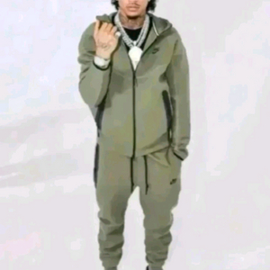 나이키2025 신형 테크팩 상,하의 셋트!새상품급!