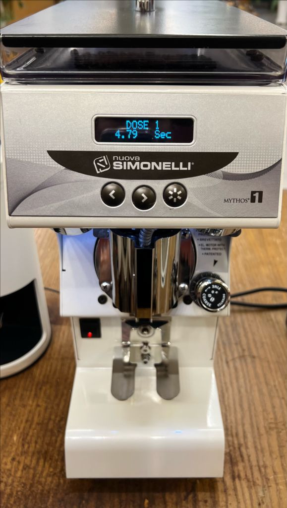 카페 정리중 (라마르조꼬/업소용 냉장/냉동/오븐/미토스원/그라인더/식기세척기/제빙기/도우컨/탬핑기/쇼케이스)--4